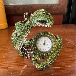 🦎Gracie Lynn Rhinestone Green Gecko Quartz Watch Gold Cuff Hinge Bracelet
